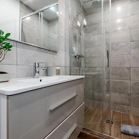 Fabulous 2br - Prime Location, Walk To Croisette & Palais - By Totolulu Yellow Corner Apartment *